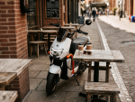 ZEN-QOR R-49 Wolf Warrior Electric Scooter Urban Cafe City Street Coffee Lifestyle